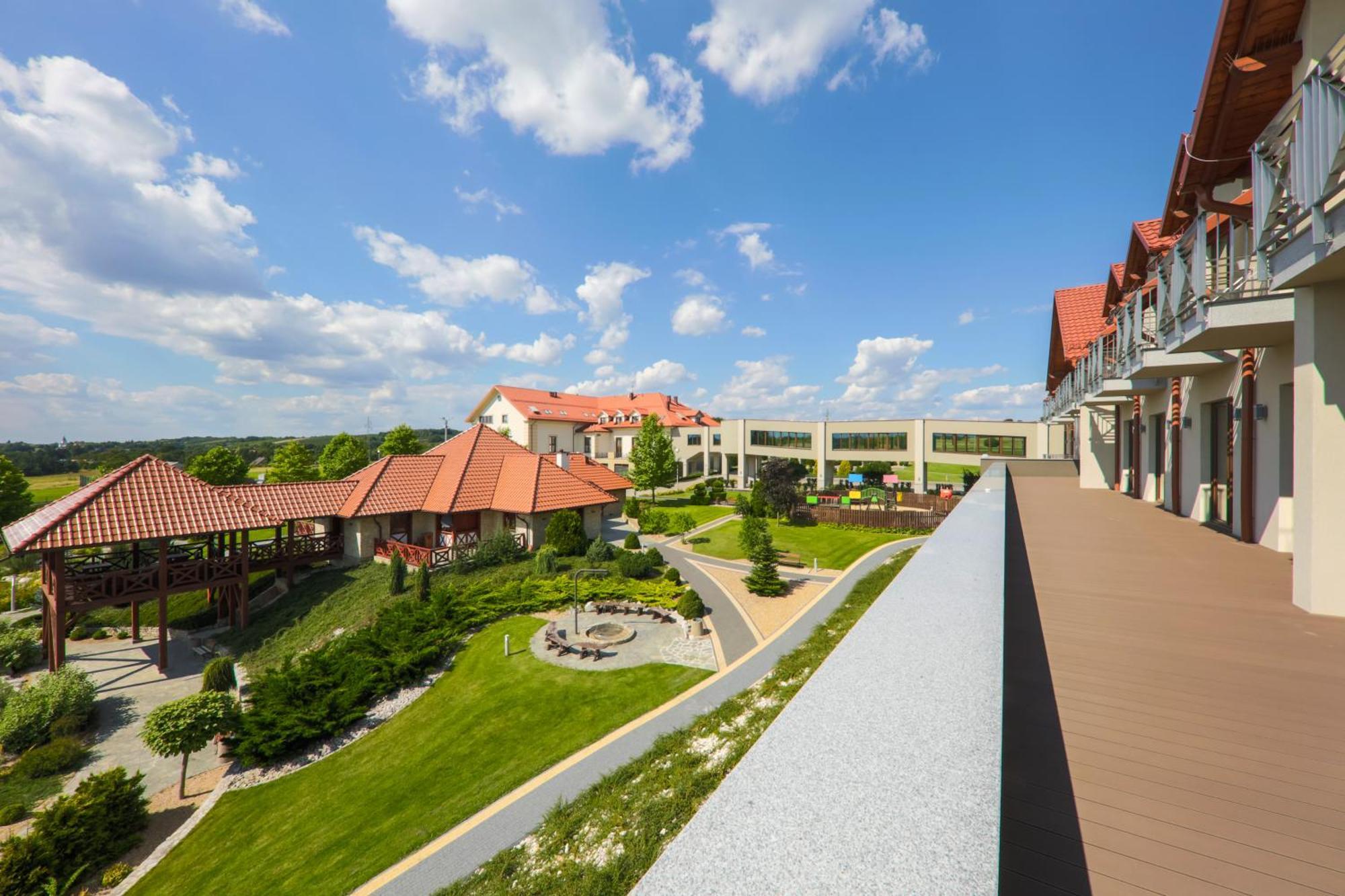 Palac W Konarach Konary Buitenkant foto